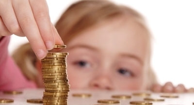 В России начали выплачивать родителям школьников по 10 000 рублей