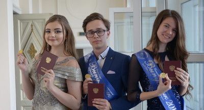 Московской медалью «За особые успехи в обучении» наградили почти 9 тысяч выпускников