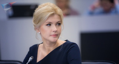 Экс-замглавы Минпросвещения Марина Ракова, проходящая по делу о хищении, не задержана