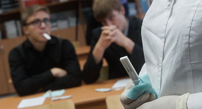 Голикова предложила проверять школьников на курение
