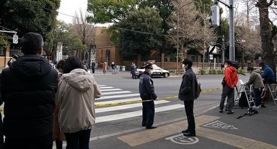 В Токио старшеклассник, отчаявшийся поступить в университет, напал с ножом на абитуриентов перед экзаменами
