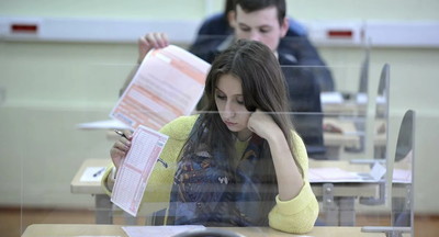 В Госдуму внесли законопроект, позволяющий школьникам пересдать ЕГЭ в течение месяца
