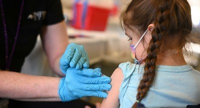 В США экстренно разрешили прививать от коронавируса детей до пяти лет