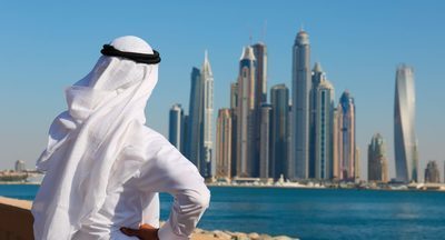 Власти ОАЭ подняли пенсии для учителей в Абу-Даби