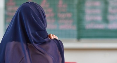 Представители тюменских властей разрешили школьнице носить хиджаб после конфликта с директором