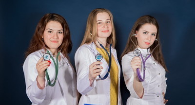 Медико-биологическая школа «Медик» РУДН проводят для школьников бесплатные конкурсы, экскурсии, лекции