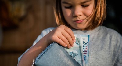 На поддержку детей в РФ в 2023 году планируют выделить 2,5 трлн рублей
