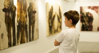 Как ходить в музей или на выставку с подростком: предостережения и советы для родителей