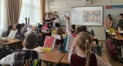 У московских школьников растет интерес к языку Поднебесной