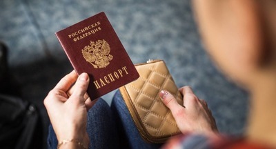 Подростки меняют возраст с помощью накладок на паспорт. Чем это грозит?