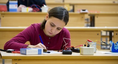 10 российских школьников завоевали медали на международной олимпиаде по физике