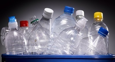 В Нигерии школа начала принимать пластиковые бутылки в качестве платы за обучение