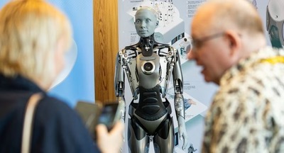 На форуме искусственного интеллекта роботы ушли от ответа на вопрос о восстании машин