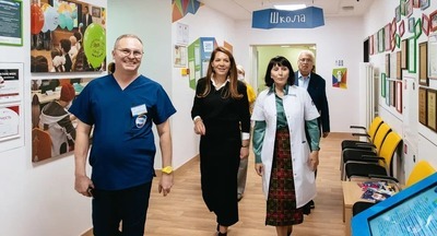Анастасия Ракова наградила педагогов госпитальной школы в День учителя