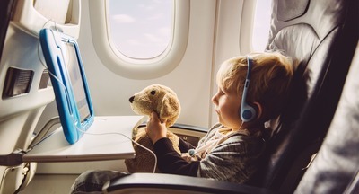 Летим на зимовку: чем занять детей в самолете