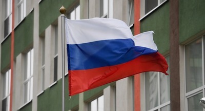 Вывешивать флаг РФ могут обязать все школы, колледжи и вузы без исключения