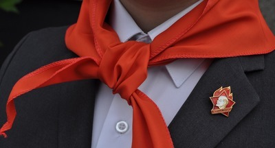 Аналог пионерского галстука предложили вернуть в школьную форму россиян