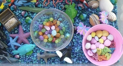 Шишки, сокровища и морские обитатели: как сенсорные игры помогают развивать ребенка и знакомят с окружающим миром