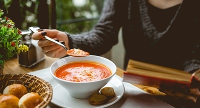 В Госдуму внесут законопроект о бесплатном горячем питании для учителей