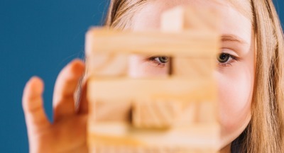 Школьникам рекомендовали не трогать незнакомые предметы и даже рядом с ними не звонить